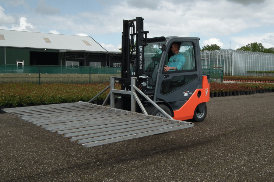 Flier Systems vaste transportvork voor potplanten, robuuste heftruckoplossing voor snel oppakken en verplaatsen.